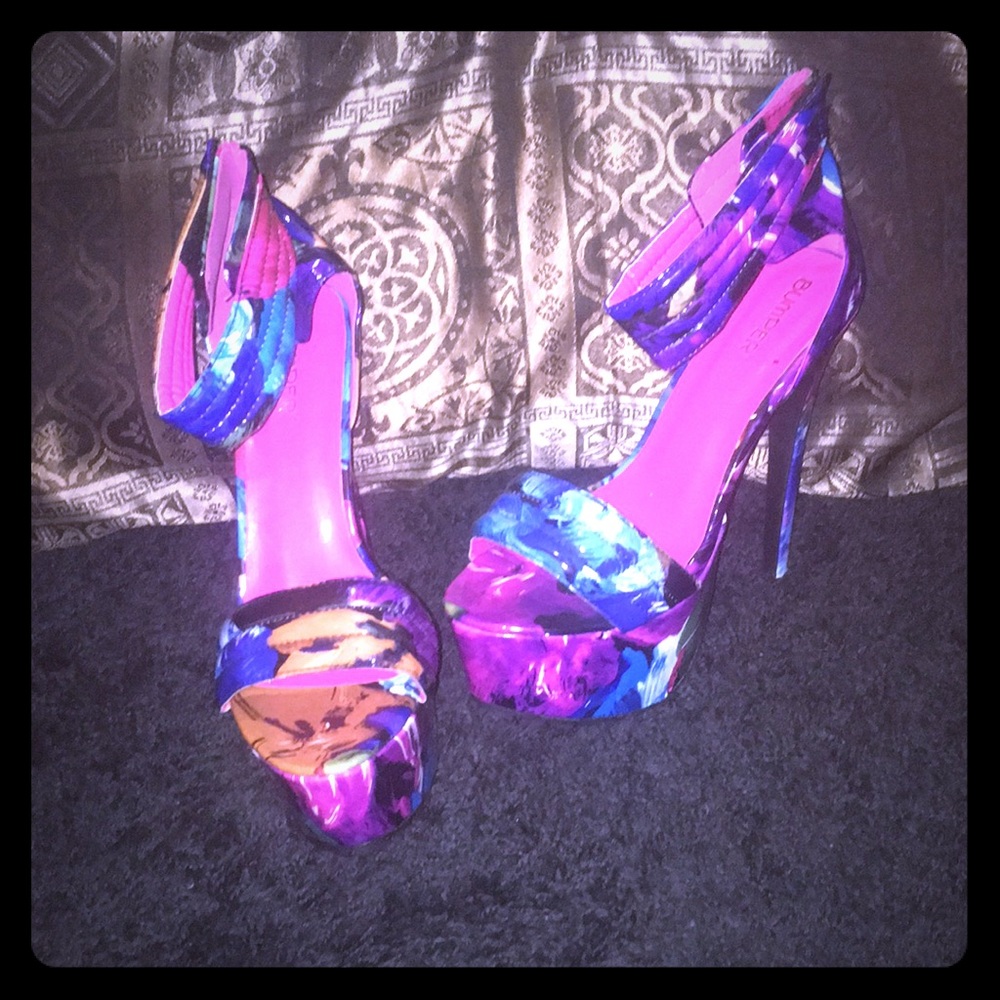 Multicolored platform heels (Bumper)